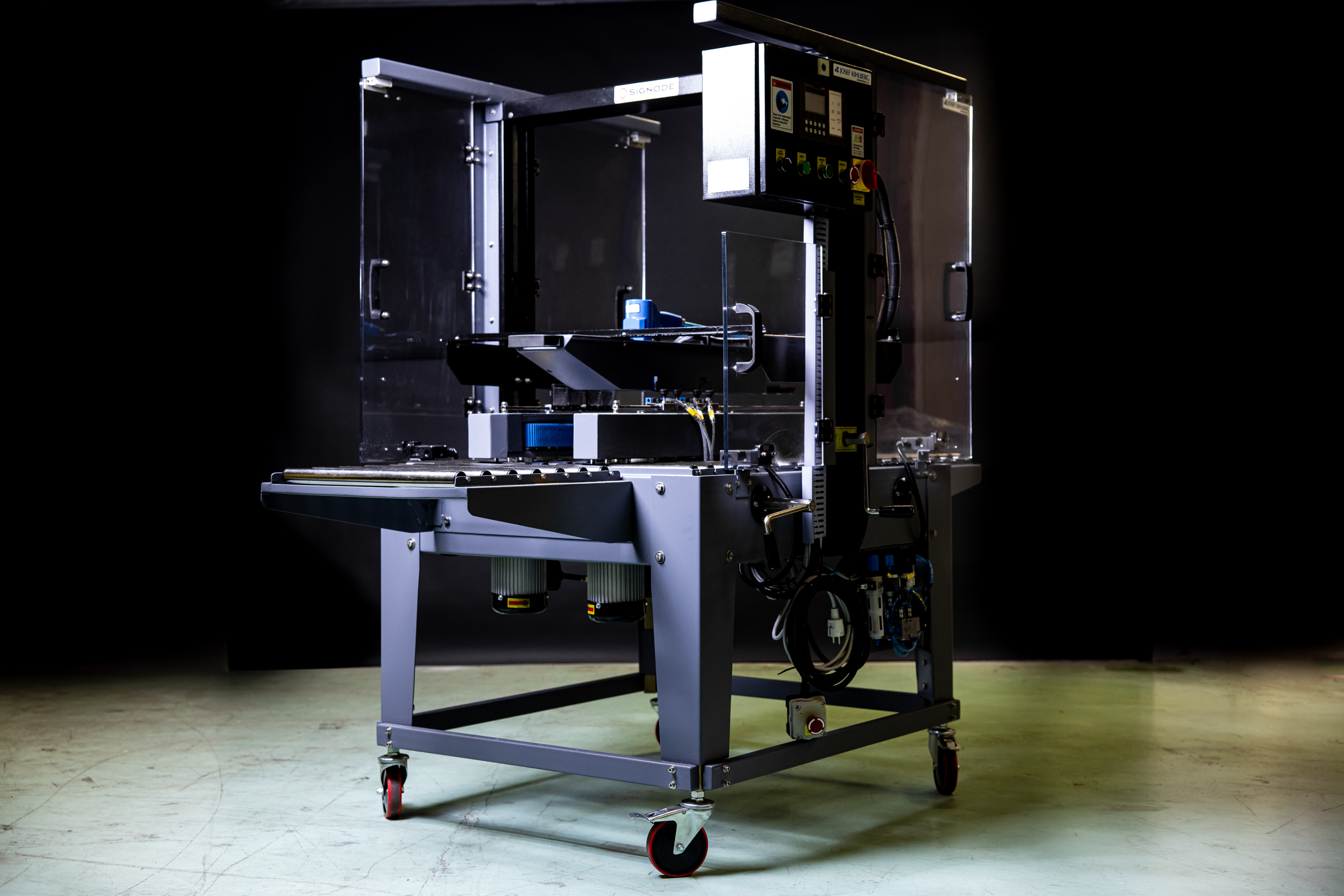 Automatische Kartonverschliessmaschine mit Heftklammern 
