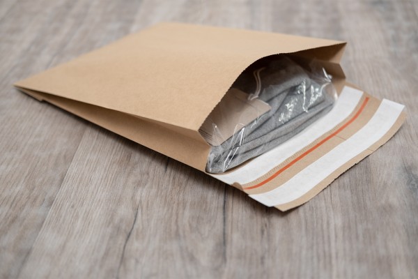 Nachhaltige e-Commerce Versandtaschen aus Kraftpapier